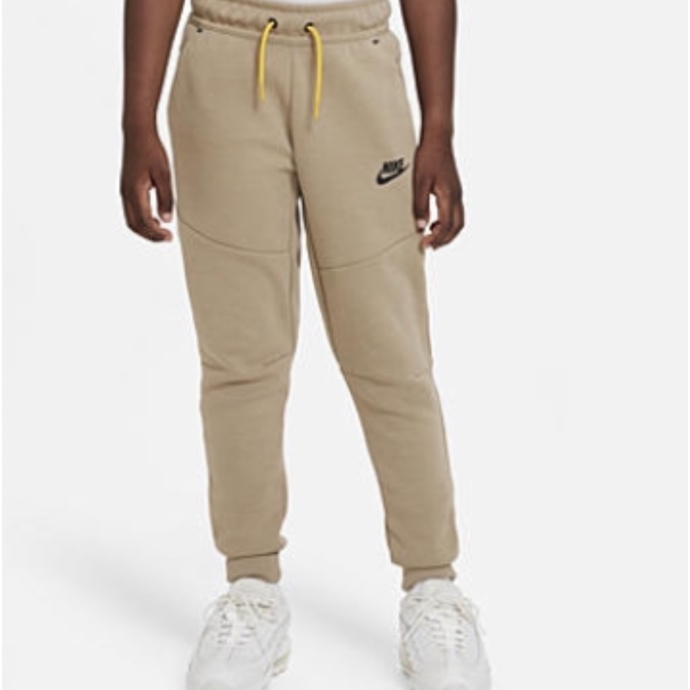 LIKE NEW - Nike tech sweatpants
